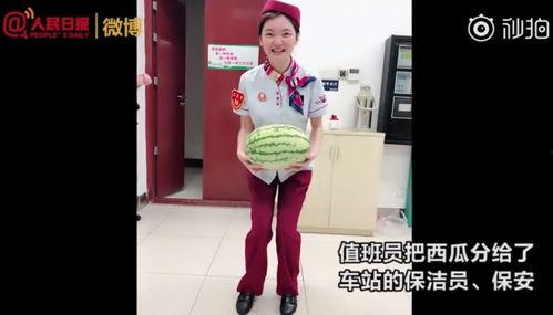 地铁小姐姐吃瓜视频下载,揭秘都市生活趣味瞬间