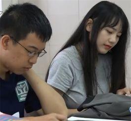 吃瓜的电竞少女是谁啊视频,视频走红背后的故事