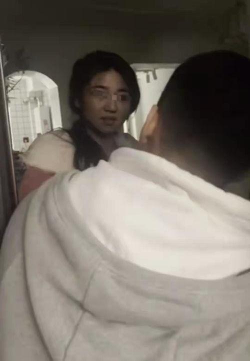 吃瓜小伙假扮前夫视频,揭秘视频背后的惊人真相