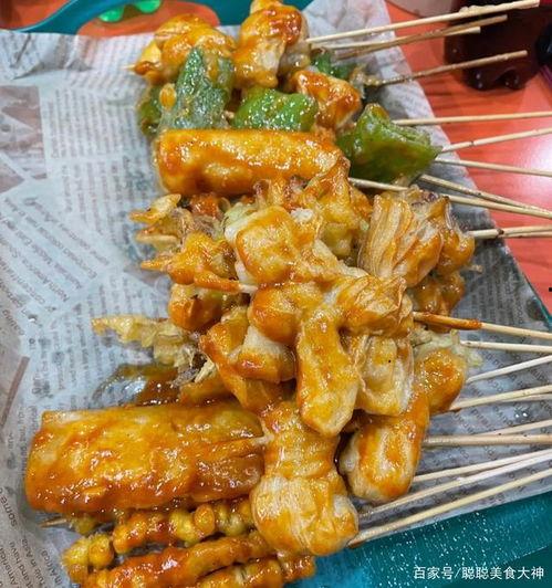 李村夜市甜水面哥吃瓜视频,揭秘街头美食背后的故事