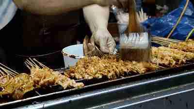 李村夜市甜水面哥吃瓜视频,揭秘街头美食背后的故事