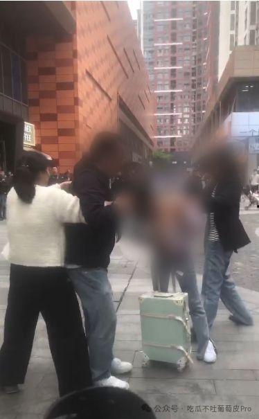 三个女人吃瓜的视频,揭秘娱乐圈那些事儿