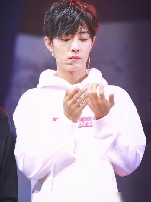 肖战吃瓜原视频,揭秘明星幕后趣闻