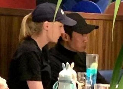 一家四口吃瓜事件视频