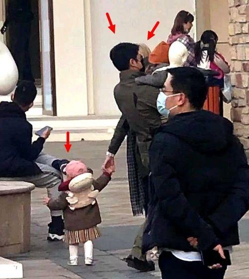 一家四口吃瓜事件视频