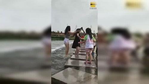 霸气吃瓜女孩视频,揭秘网络红人的魅力与影响力