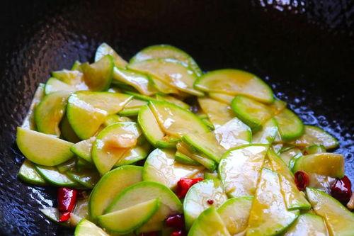 陕西安康吃瓜视频,一场吃瓜视频引发的全民热议