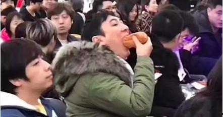 情侣吃瓜场面视频大全,情侣吃瓜场面视频大盘点