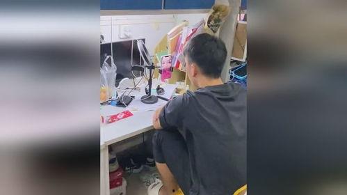 女的去男生宿舍吃瓜视频,女生宿舍探秘男生宿舍，吃瓜视频引发热议